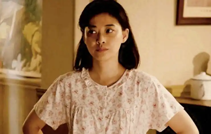 梅婷这位演员年轻的时候也是比较清纯的,虽然那个时候她的眼眶已经