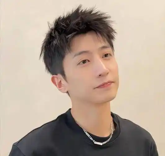年轻的男生发型别再瞎剪了,试试这3款,剪完个性有型涨颜值!