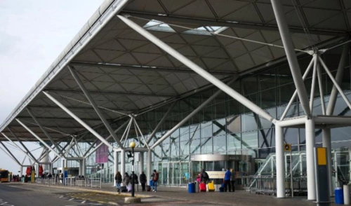 22日,从伦敦斯坦斯特德机场飞往土耳其西南部达拉曼机场的英国廉价