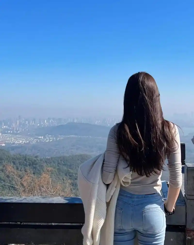 你有背景,我有背影  本文系转载,并不代表赞同其观点和对其真实性负责