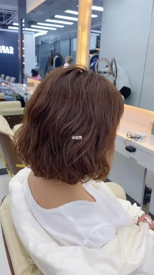 短发木马卷适合秋冬款的烫发昆明烫发昆明染发