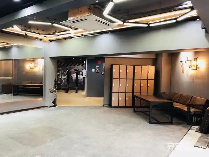 力量至上健身房