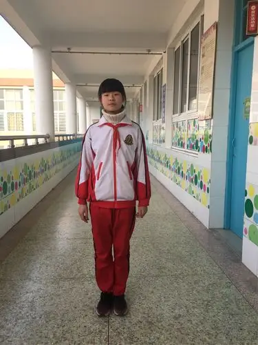 六年级的文明小花彬彬有礼——南阳市第十五小学