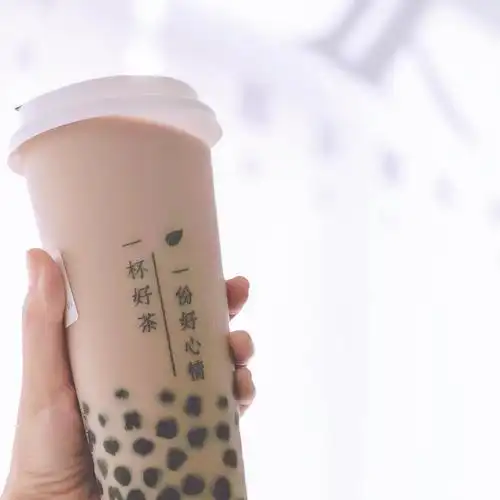 以为自己喜欢拍手拿奶茶是很小众的事