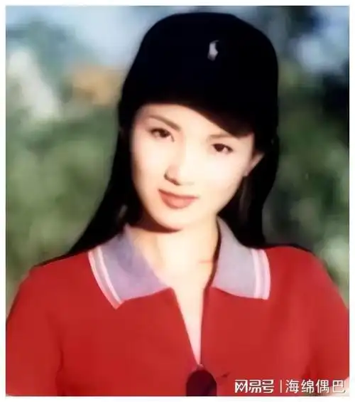 央视主持管彤:嫁给普通丈夫,42岁当高龄产妇,坚决不去演艺圈