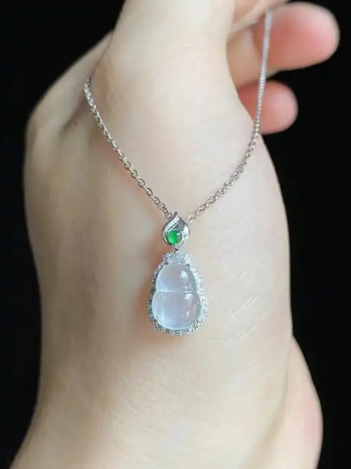 翡翠冰种高冰葫芦项链吊坠