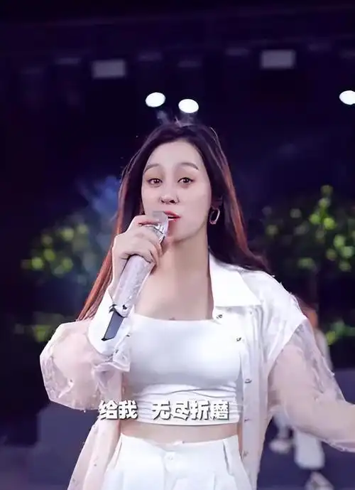 坐拥千万粉丝的网红歌手唐艺,是怎么靠着抖音一步步发家的 - 聚缘娱乐