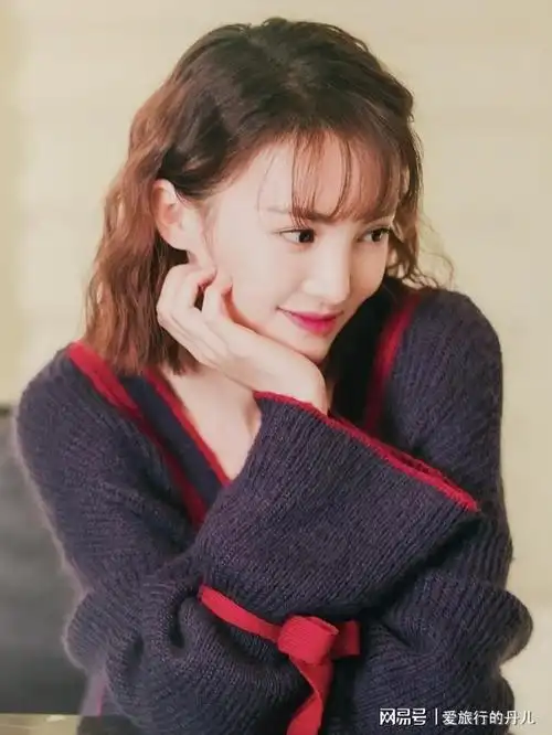 被金晨的好衣品折服明媚少女风休闲街头风随意切换怎么穿都美