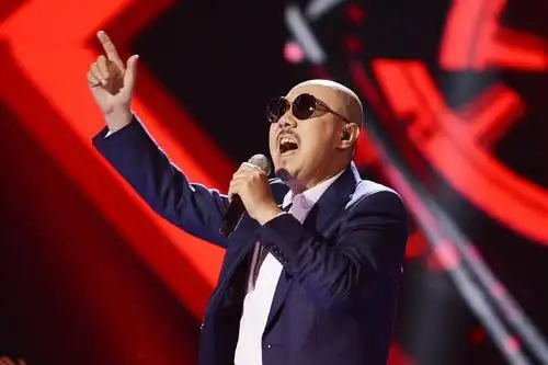 又见神搭档腾格尔迪玛希混搭亮相江苏卫视春晚