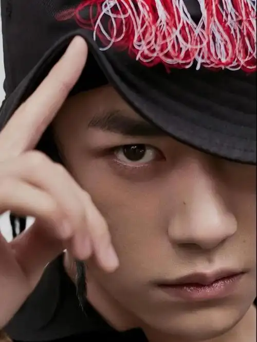 【tfboys-易烊千玺壁纸】千玺的每颗痣都长到我心坎里了