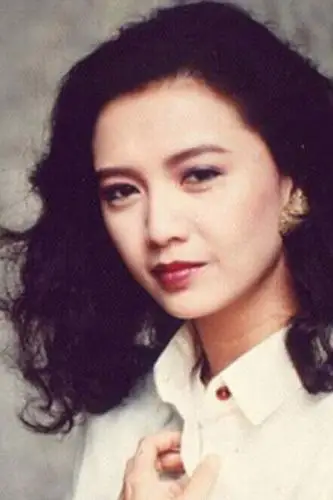 图曾华倩的葬礼曾是梁朝伟的初恋