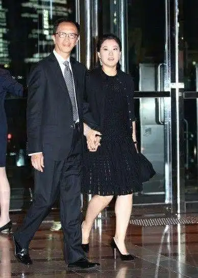 伏明霞前男友现状分手后迎娶知名模特如今被拘役3个月