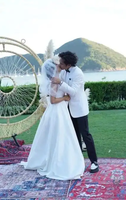 回顾梁洛施的担心是对的林子祥这一搂戳穿叶倩文最后的体面