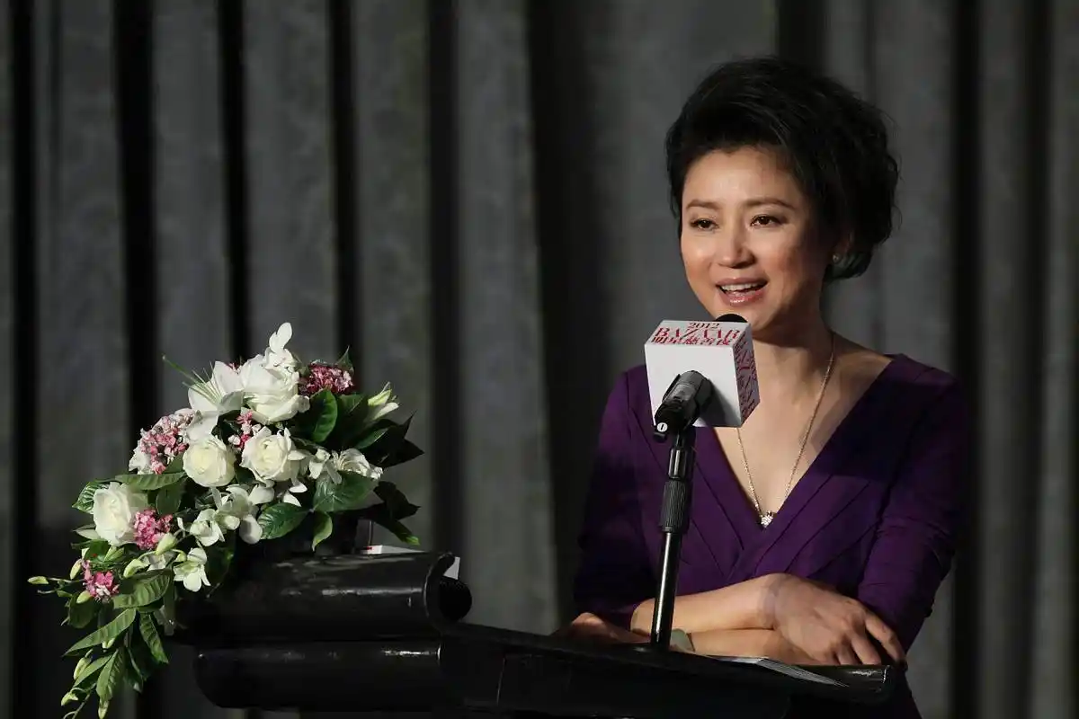 现场听央视主持人王小丫演讲,气质文化美女,喜欢的关注和点赞!