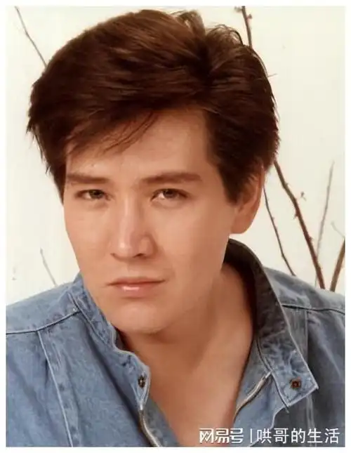 被姐姐改变人生,鼎峰时选择隐退,现在的现状费翔是否真的满意?