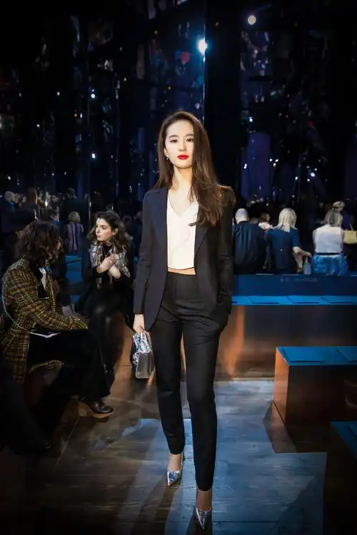 穿西装的女明星咏梅袁泉陈数俞飞鸿梅婷