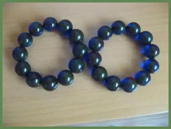 蓝精灵琥珀变色吗