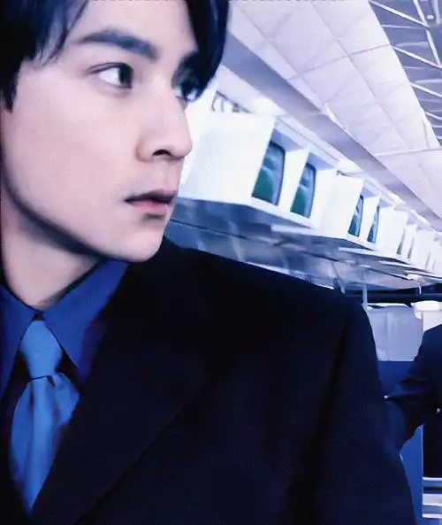 吴彦祖来配眼镜老板娘手足无措