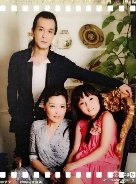 李咏哈文结婚21周年甜蜜示爱