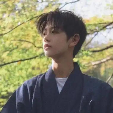 男生头像真人呆萌又很帅气