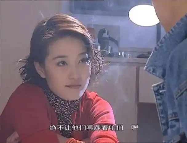 直到和陈道明,陶泽如,袁立,黄渤等合作了《黑洞》,才开始有点红的意思