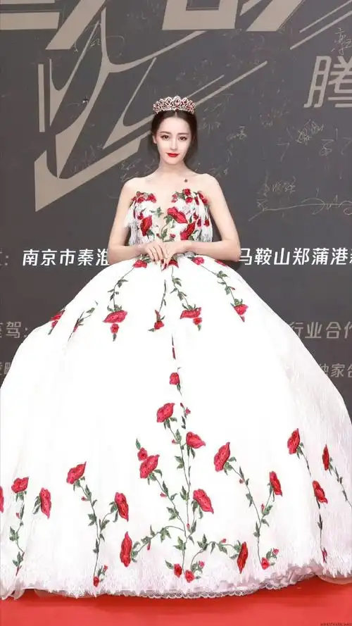 迪丽热巴#迪丽热巴大出圈易如反掌,又轻轻的被美神美到了