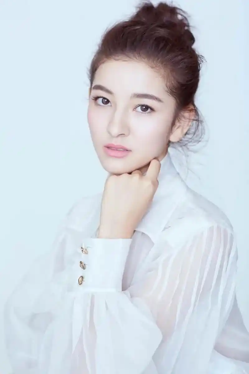 张雪菡,1996年3月1日出生于新疆维吾尔自治区,中国内地影视女演员