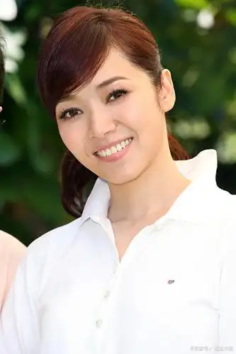 爱笑的侯主播——侯佩岑