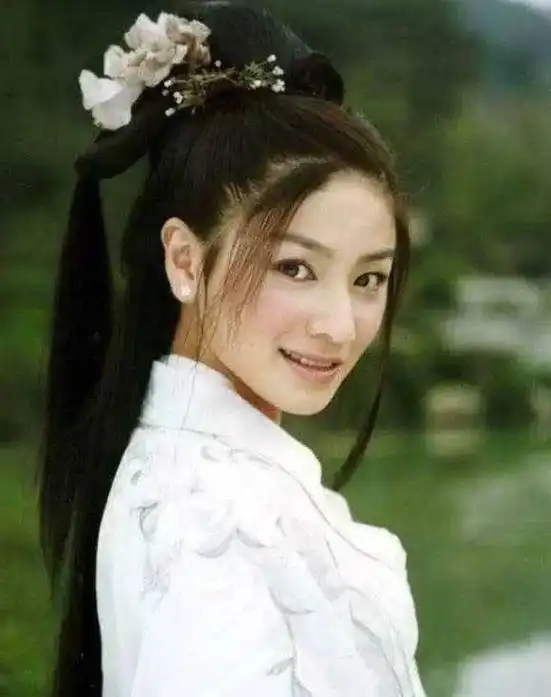 《快嘴李翠莲2》,也就是这第一次演戏,让她体会到了演绎不同的人物