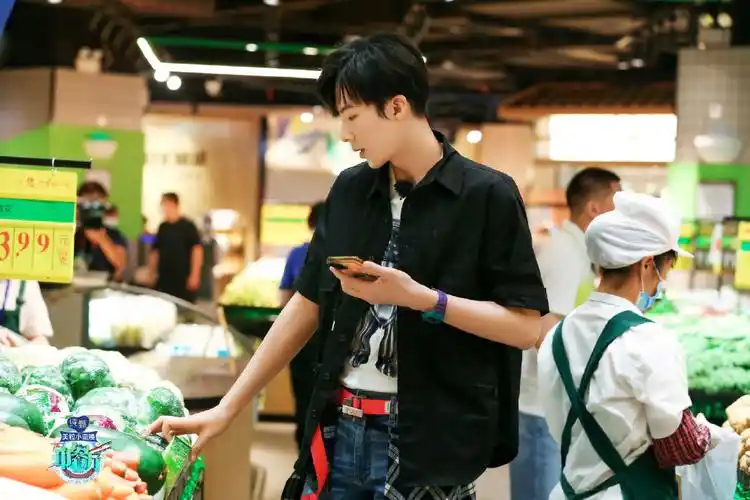 第十期剧照图片,分享一组刘宇宁图片给大家,图中的明星图片壁纸会点缀