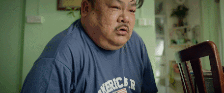 公公(林雪 饰)召开了家庭会议,希望已经成家的儿子能够有人搬出去住.