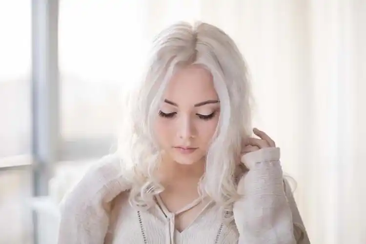 8款漂亮的白色头发美女jpg高清写真图片