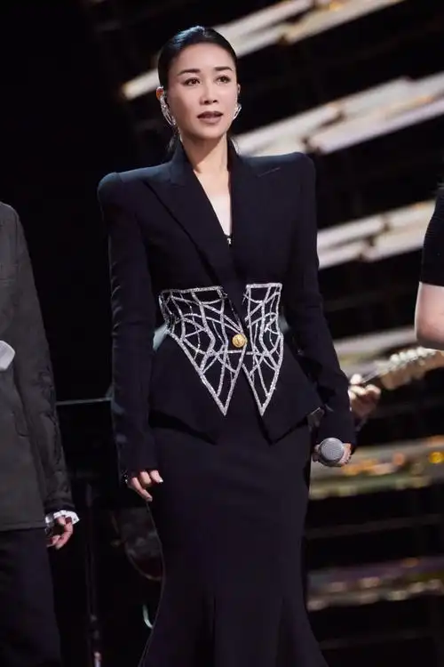 被彻底冷落,《声生不息3》将那英的尴尬体现得淋漓尽致!_腾讯新闻