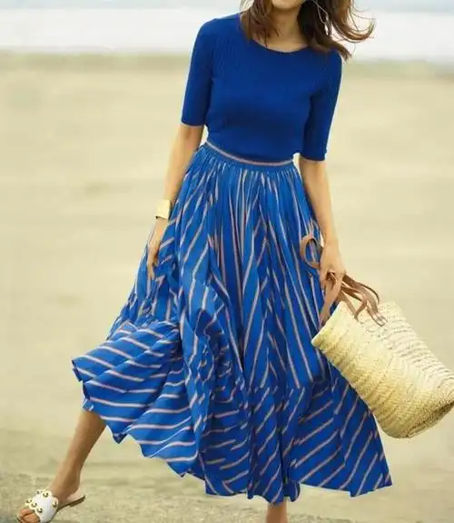 常见的低饱和度或者低明亮度蓝色有冰湖蓝,婴儿蓝,冰淇淋蓝或者雾霾蓝