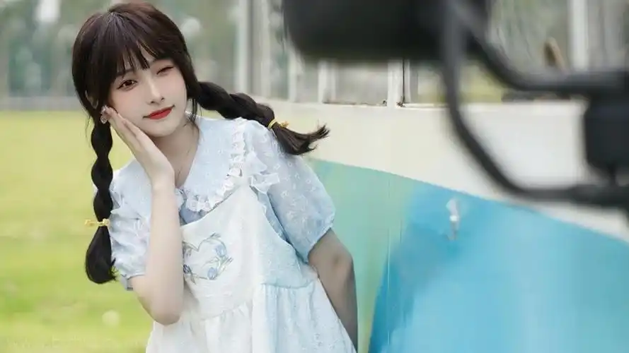 漂亮麻花辫女孩抖音网红少女壁纸