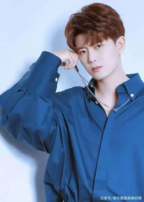 任嘉伦帅气壁纸,最后一张令人惊艳,快来认领国超哥哥