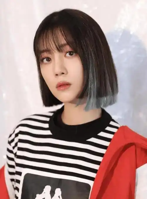 在中国演艺圈,李溪芮是一位很有名气的女星,因为她漂亮的外表和精湛的