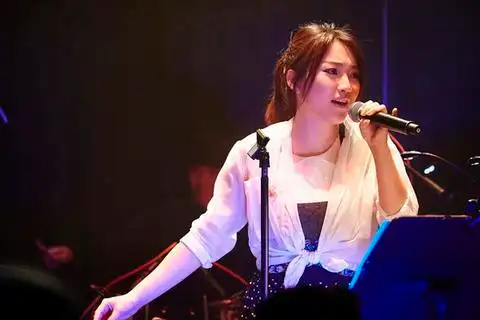 冠军,《中国梦之声》第二季热门唱将阎奕格2014加盟华研国际音乐,近日