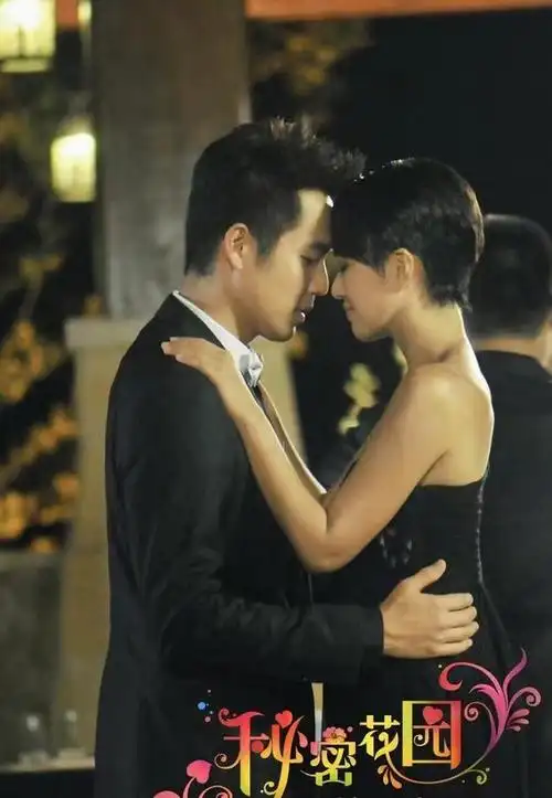 宋佳,霍思燕,都是出生于1980年,宋佳与钟汉良合作了《逆水寒》,霍思燕