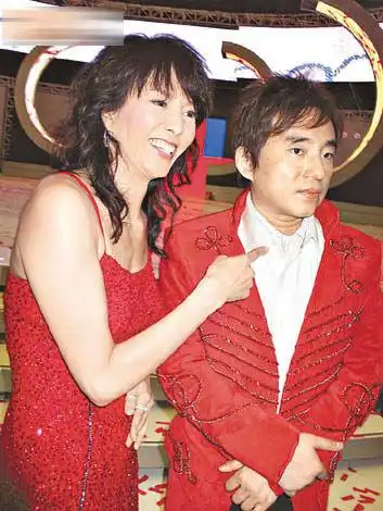 郑裕玲与吕方分手姐妹并不知晓图