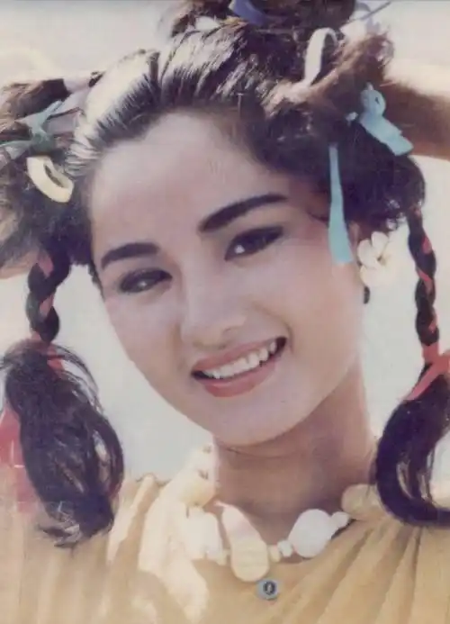 演员瞿颖:被初恋力捧,情断李亚鹏,和张亚东相恋10年换来一场空_邹雄