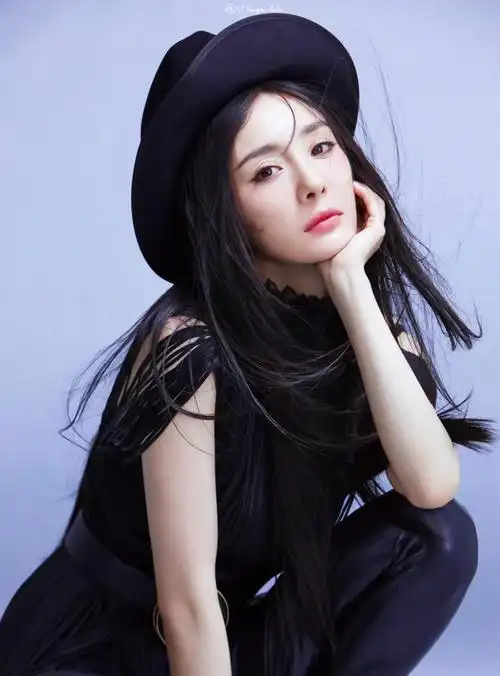 杨幂美图演绎高级黑上色调色9p