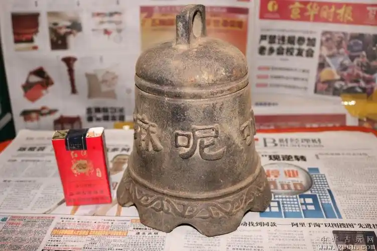 大伯在乡下收来的"唵嘛呢叭咪吽"铃铛