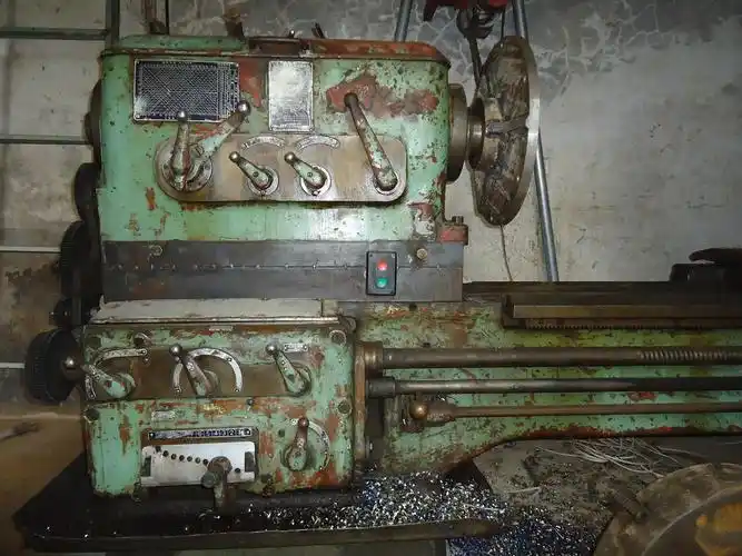 有谁知道这床子的详细资料! 名称,生产商,应该用多大电机,挂轮齿数