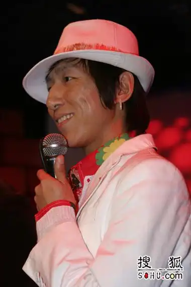 羽泉三十包揽三奖与歌迷共享喜悦组图