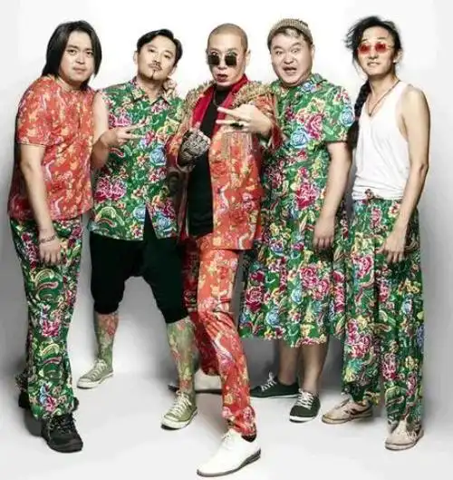 看闪光的乐队迷上了二手玫瑰的梁龙唢呐一响立刻就上头了