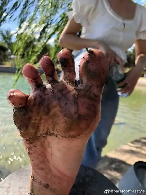 男人的相册-我觉得姑娘的脚脏一点是很性感的-1