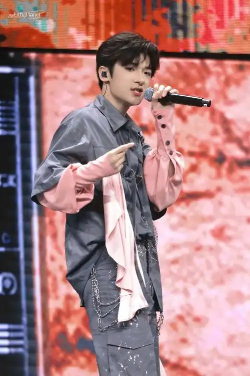 张峻豪 十六陟遐鸾起云衢##tf家族三代演唱会