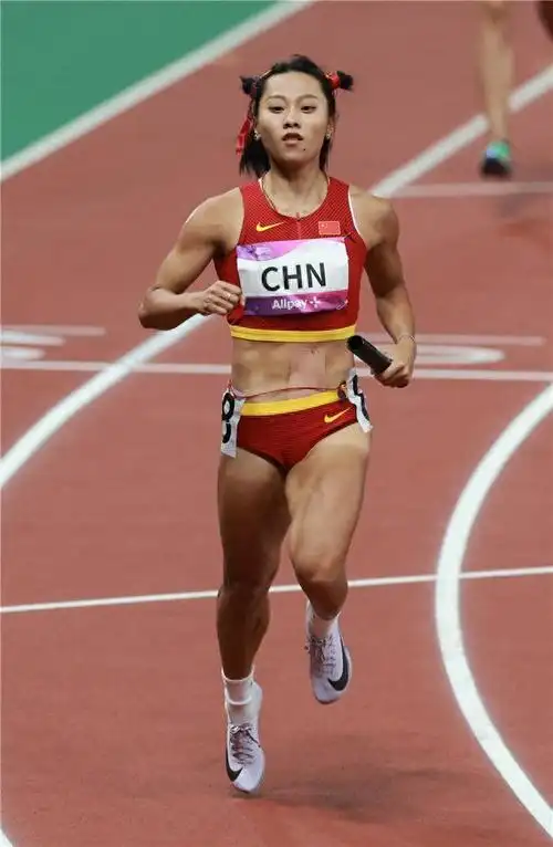 女子接力队,以43秒39的成绩赢得冠军,帮助中国短跑夺下了亚运会历史上