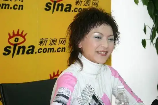 点击此处查看全部娱乐图片   时报讯 因为与高峰的"私生子案",王纳